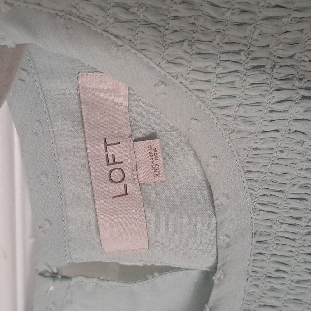 LOFT blouse - Picture 2 of 3